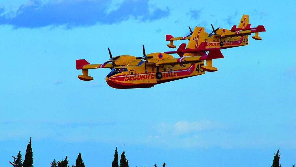 1024px-Canadair_CL-415_(45,42)_septembre_2024_10